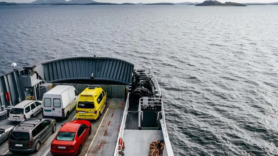 Image shows that how to ship a car from boat